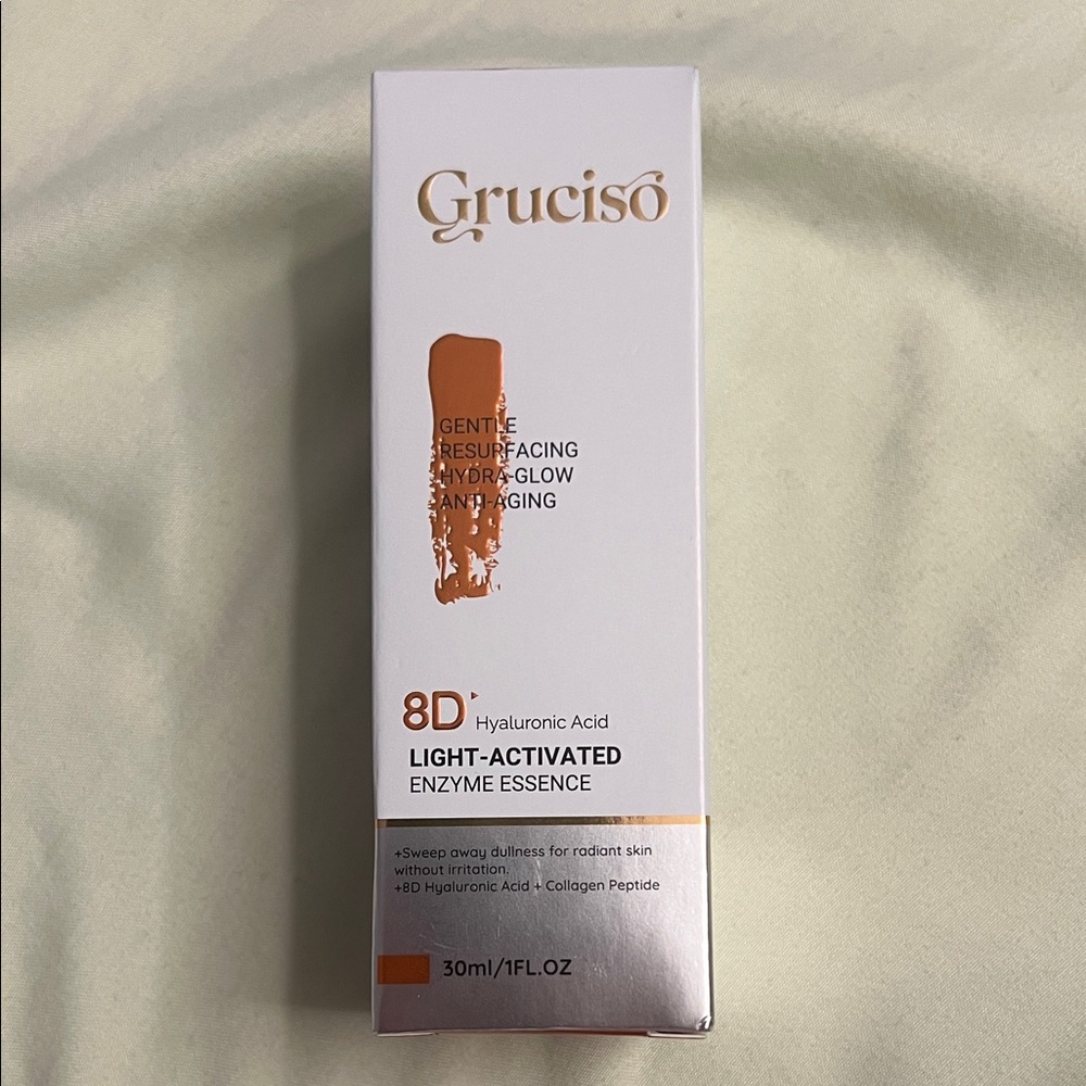 Ciso 8D Light-Activated Enzyme Essence - Cream, Orange Accent